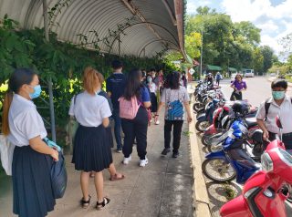 การตรวจบันทึกรายชื่อผู้ไม่สวมหมวกนิรภัย
