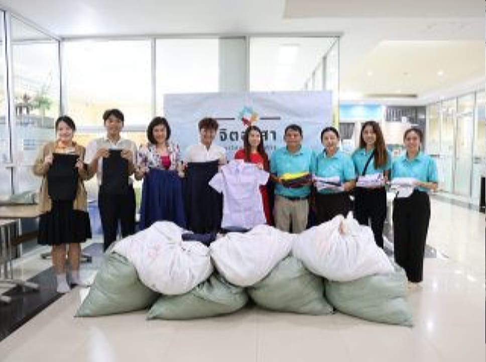 กิจกรรมเสื้อผ้าปันสุขนำส่งมอบให้กับโรงเรียนบ้านไร่ (สํานักงานสลากกินแบ่งสงเคราะห์155) จังหวัดสุโขทัย